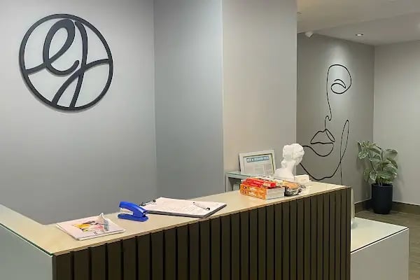 Dr. Emre Güvercin Estetik ve Plastik Cerrahi Kliniği - Resim 3