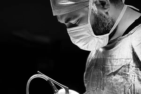 Dr. Emre Güvercin Estetik ve Plastik Cerrahi Kliniği - Resim 17