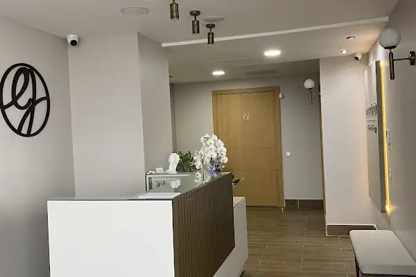 Dr. Emre Güvercin Estetik ve Plastik Cerrahi Kliniği - Resim 2