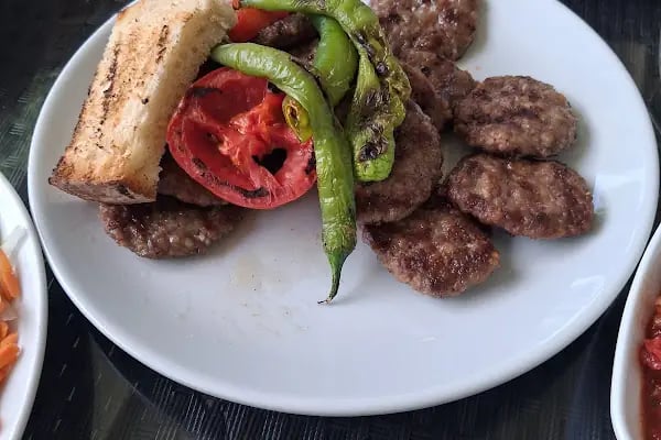 Saray Köfte Balık Restaurant Akçaabat - Resim 4