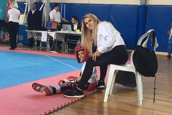 Yeni Bornova Spor Kulübü KİCK BOKS -TAEKWANDO- PİLATES GRUP VE ÖZEL DERSLER - Resim 6