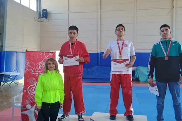 Yeni Bornova Spor Kulübü KİCK BOKS -TAEKWANDO- PİLATES GRUP VE ÖZEL DERSLER - Resim 16