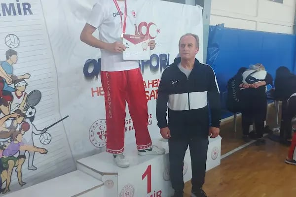 Yeni Bornova Spor Kulübü KİCK BOKS -TAEKWANDO- PİLATES GRUP VE ÖZEL DERSLER - Resim 20