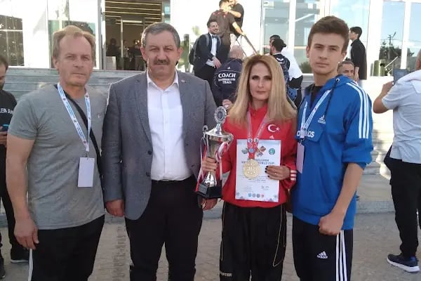 Yeni Bornova Spor Kulübü KİCK BOKS -TAEKWANDO- PİLATES GRUP VE ÖZEL DERSLER - Resim 15