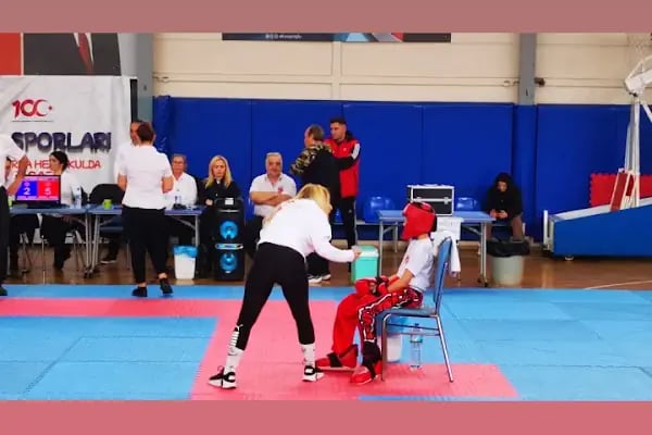 Yeni Bornova Spor Kulübü KİCK BOKS -TAEKWANDO- PİLATES GRUP VE ÖZEL DERSLER - Resim 1