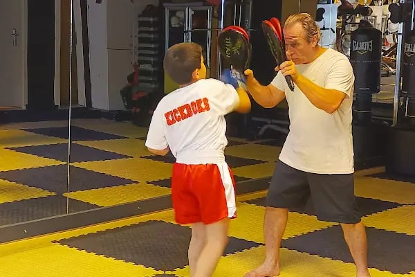 Yeni Bornova Spor Kulübü KİCK BOKS -TAEKWANDO- PİLATES GRUP VE ÖZEL DERSLER - Resim 13