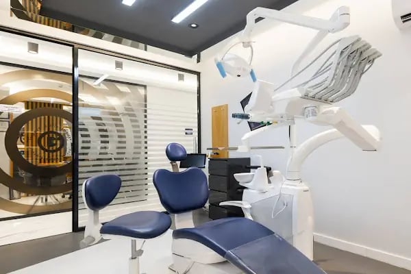 VDS Diş Kliniği Bağlar: Diş Çekimi, İmplant, Estetik Dolgu, Panoramik Röntgen, Lamine ve Zirkonyum Kaplama - Resim 17