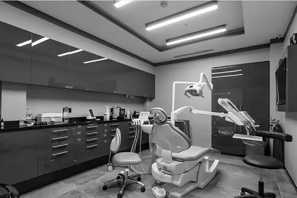 VDS Diş Kliniği Bağlar: Diş Çekimi, İmplant, Estetik Dolgu, Panoramik Röntgen, Lamine ve Zirkonyum Kaplama - Resim 7