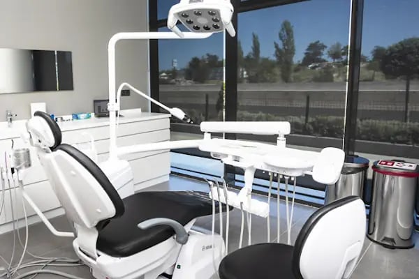 VDS Diş Kliniği Bağlar: Diş Çekimi, İmplant, Estetik Dolgu, Panoramik Röntgen, Lamine ve Zirkonyum Kaplama - Resim 16
