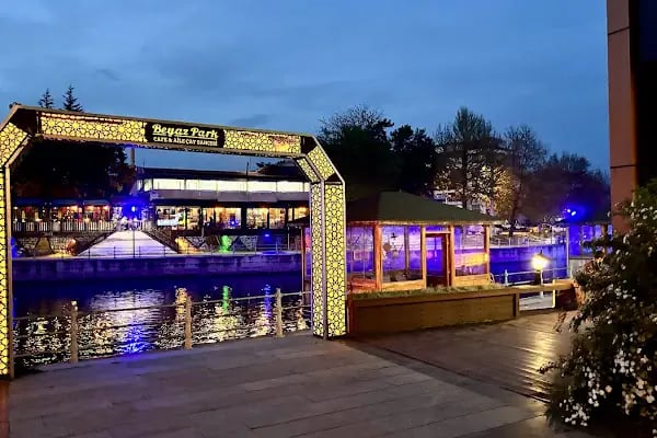 Beyaz Park Cafe ve Aile çay bahçesi - Resim 15