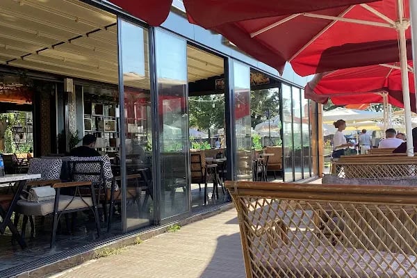 Beyaz Park Cafe ve Aile çay bahçesi - Resim 20