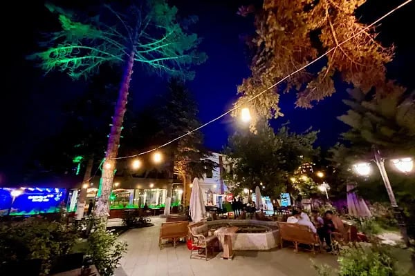 Beyaz Park Cafe ve Aile çay bahçesi - Resim 19
