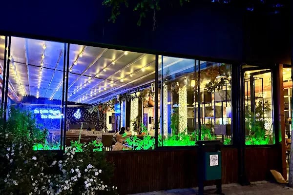 Beyaz Park Cafe ve Aile çay bahçesi - Resim 18