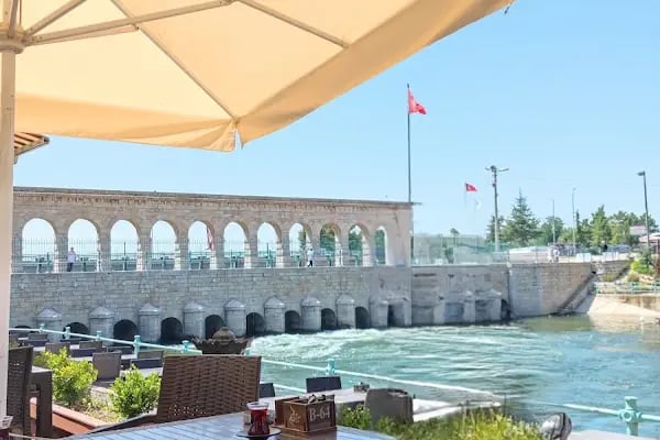 Beyaz Park Cafe ve Aile çay bahçesi - Resim 10