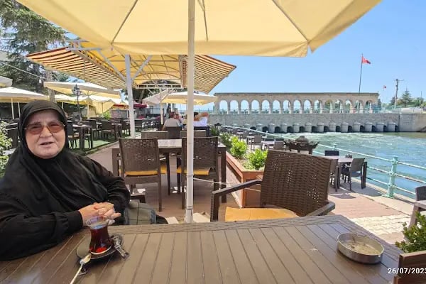 Beyaz Park Cafe ve Aile çay bahçesi - Resim 7