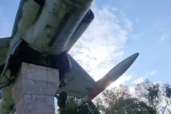 F-4 heykeli - Resim 5