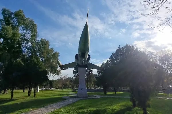 F-4 heykeli - Resim 6