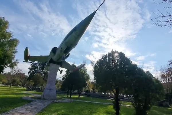 F-4 heykeli - Resim 8