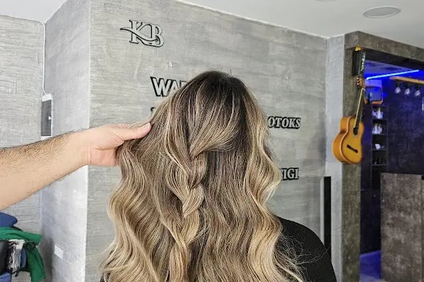 Shine WOMEN’s Hair&Makeup Kuaför - Resim 3