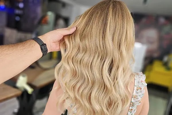 Shine WOMEN’s Hair&Makeup Kuaför - Resim 5