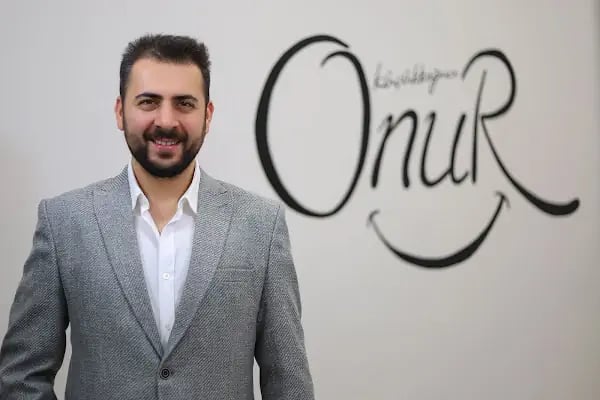 KONYA İMPLANT DİŞ ZİRKONYUM ONUR KÜÇÜKKAĞNICI ŞEFFAF PLAK DİŞTELİ GENEL ANESTEZİ UYUTARAK DİŞ TEDAVİSİ BEYAZLATMA DİŞETi - Resim 1