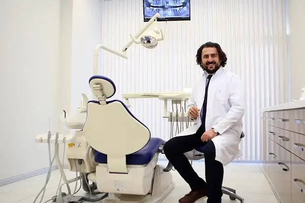 KONYA İMPLANT DİŞ ZİRKONYUM ONUR KÜÇÜKKAĞNICI ŞEFFAF PLAK DİŞTELİ GENEL ANESTEZİ UYUTARAK DİŞ TEDAVİSİ BEYAZLATMA DİŞETi - Resim 5