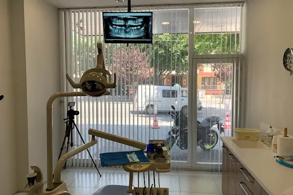 KONYA İMPLANT DİŞ ZİRKONYUM ONUR KÜÇÜKKAĞNICI ŞEFFAF PLAK DİŞTELİ GENEL ANESTEZİ UYUTARAK DİŞ TEDAVİSİ BEYAZLATMA DİŞETi - Resim 9