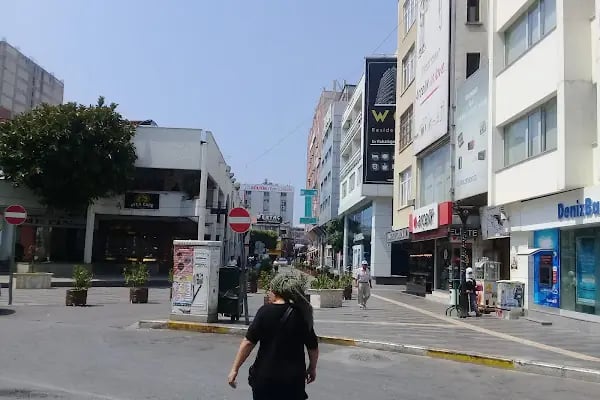 Yapı Kredi Bankası - Mersin Uray Caddesi Şubesi - Resim 4