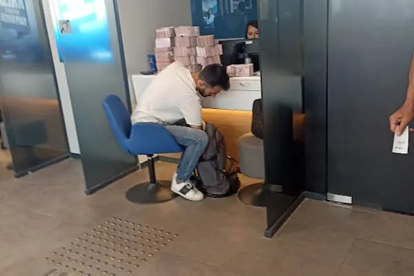 Yapı Kredi Bankası - Mersin Uray Caddesi Şubesi - Resim 5