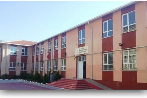 Bergama 13 Nisan Anadolu Lisesi - Resim 1