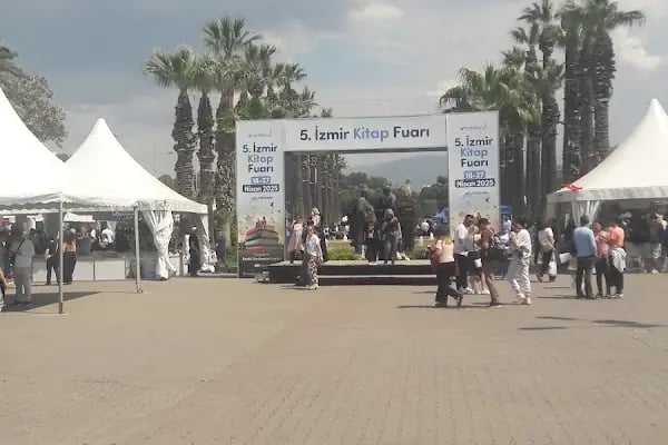 İzkitap İzmir Kitap Fuarı - Resim 2