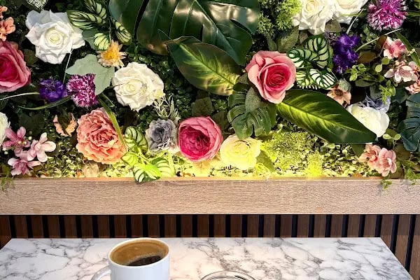 Wonderland Cafe - Resim 9