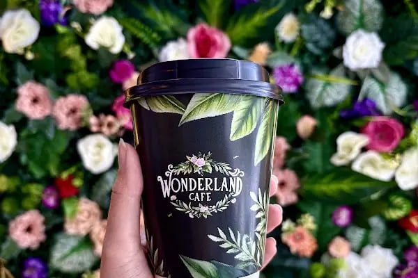 Wonderland Cafe - Resim 7