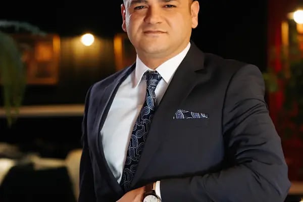 Op. Dr. Uğur ÖNER - Estetik ve Plastik Cerrahi Uzmanı - Resim 1