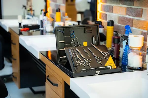 Erkek Kuaförü By Özcan . Friseur. barber. Перукарня. Парикмахерская. - Resim 13