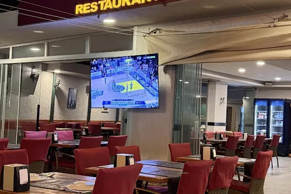 The Royal Restaurant - Resim 11