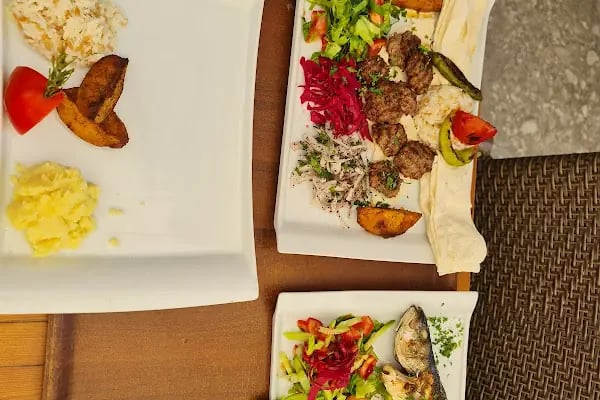 The Royal Restaurant - Resim 3