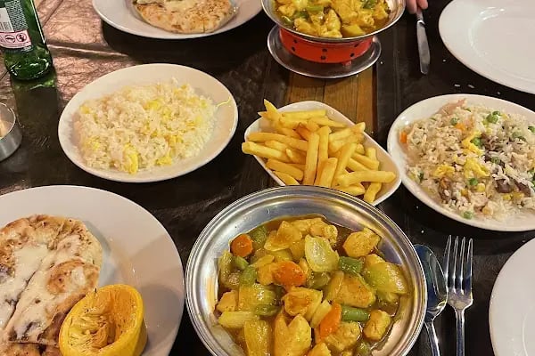 The Royal Restaurant - Resim 17