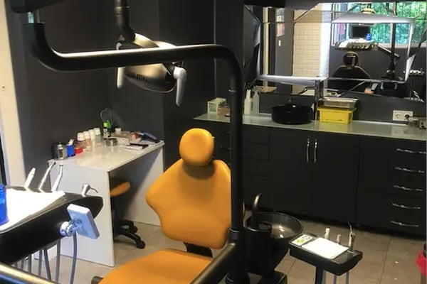 Özel DENTAL Boutique Ağız ve Diş Sağlığı Polikliniği - Resim 3