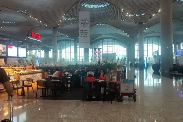 Avis - İstanbul Havalimanı - Resim 3