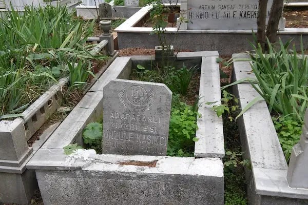 Sefaköy Mezarlığı - Resim 18