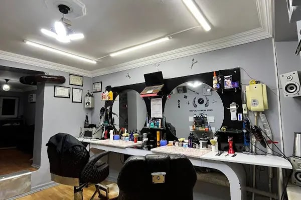 YUK Barber &amp; Hair Designer - Resim 2