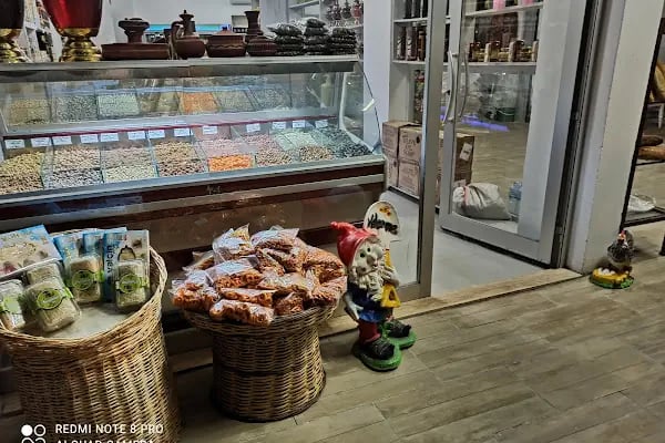 Cömert şarküteri ve Burçin butik - Resim 4