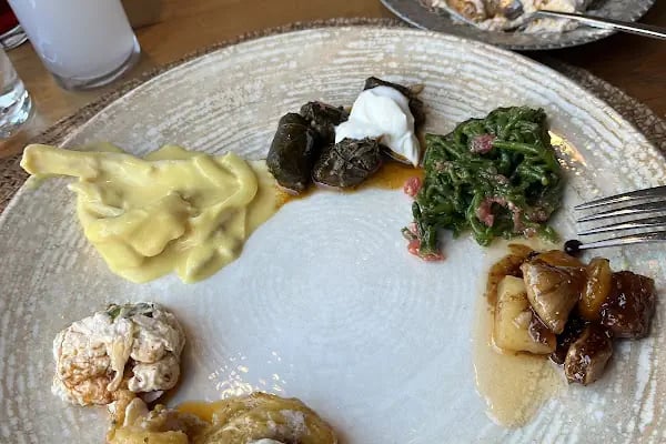 Aura Cafe &amp; Patisserie - Resim 10