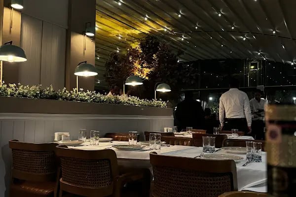 Aura Cafe &amp; Patisserie - Resim 8