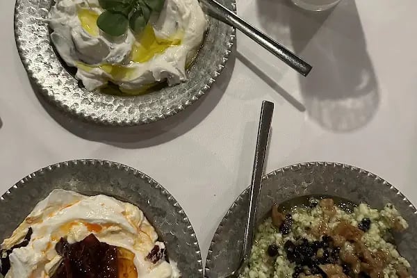 Aura Cafe &amp; Patisserie - Resim 6
