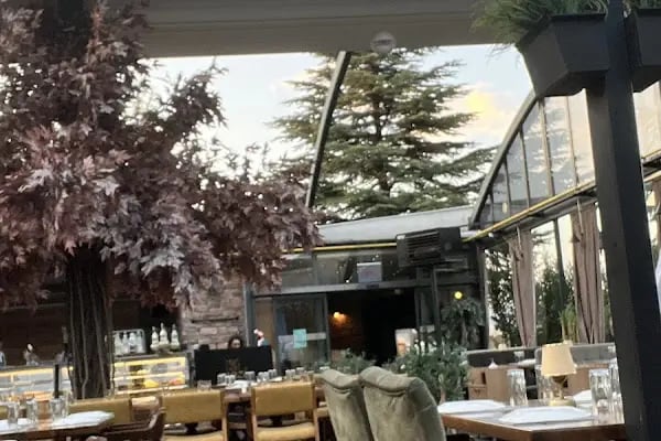 Aura Cafe &amp; Patisserie - Resim 1