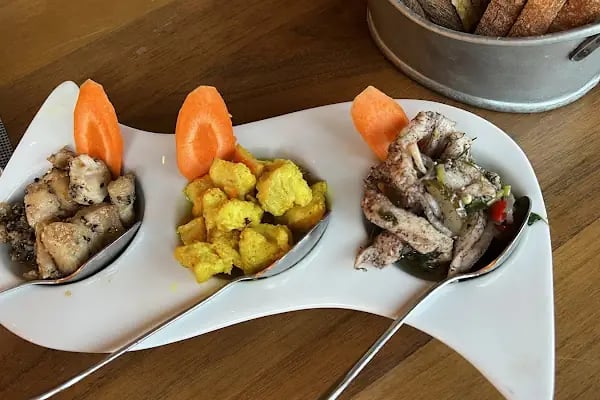 Aura Cafe &amp; Patisserie - Resim 15