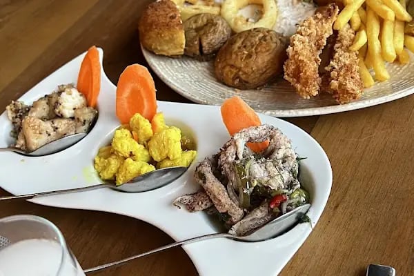Aura Cafe &amp; Patisserie - Resim 14