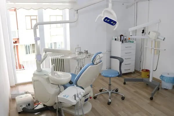 Diş Hekimi Uğur Kaya - Resim 2